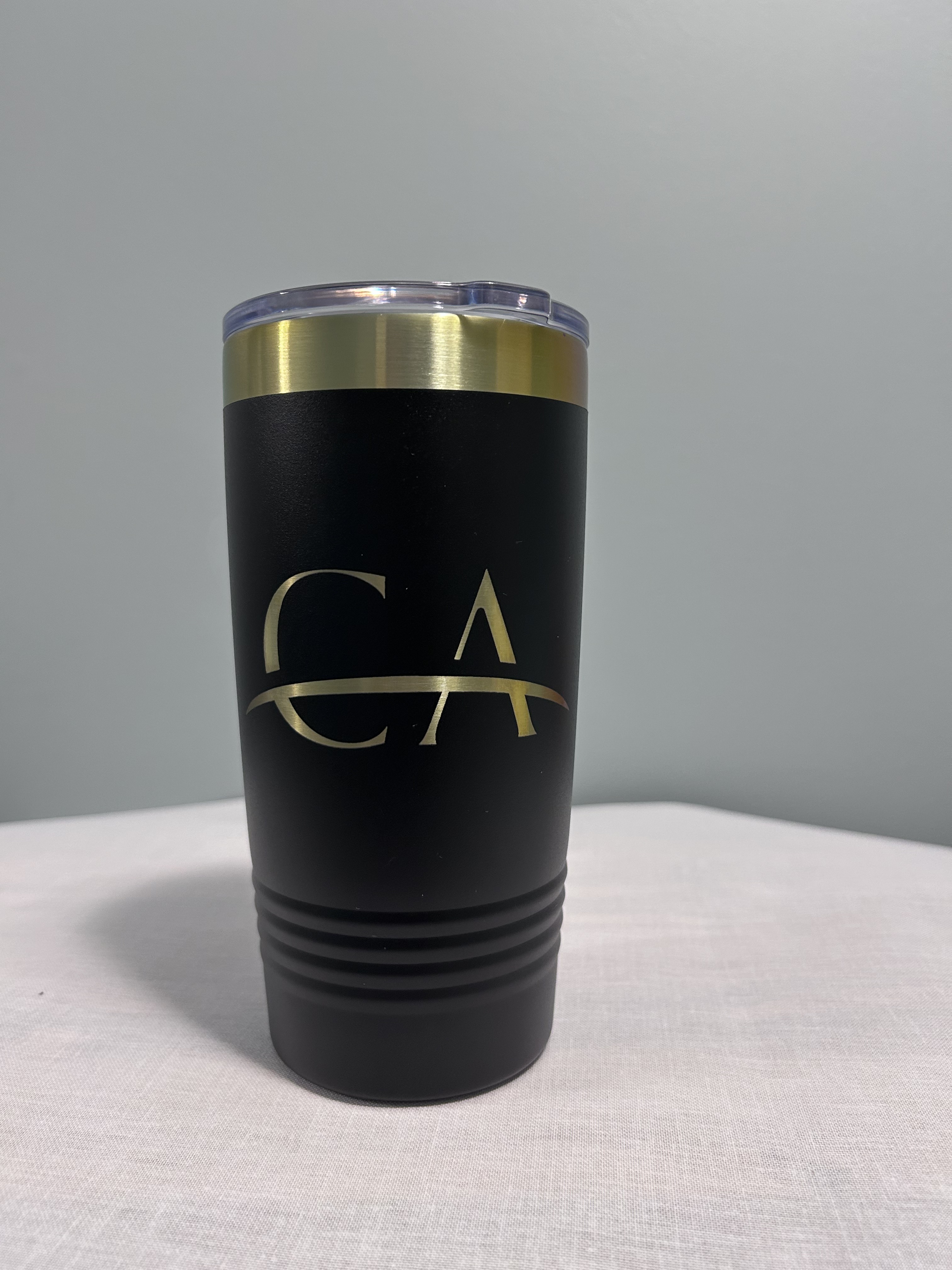 CA — 20oz matte black tumbler · gold logo, gold ring lid